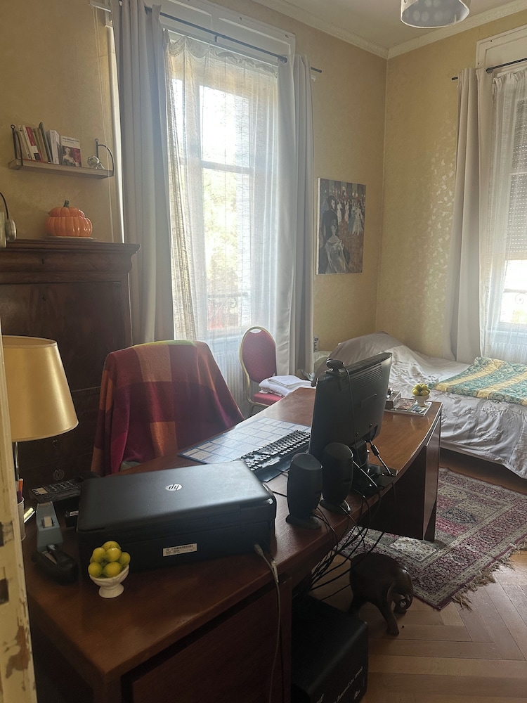 Chambre single bureau économique