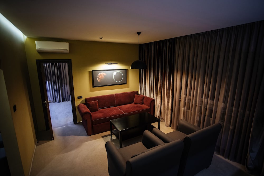 Luxury Suite, 1 King Bed, Jetted Tub photo 1