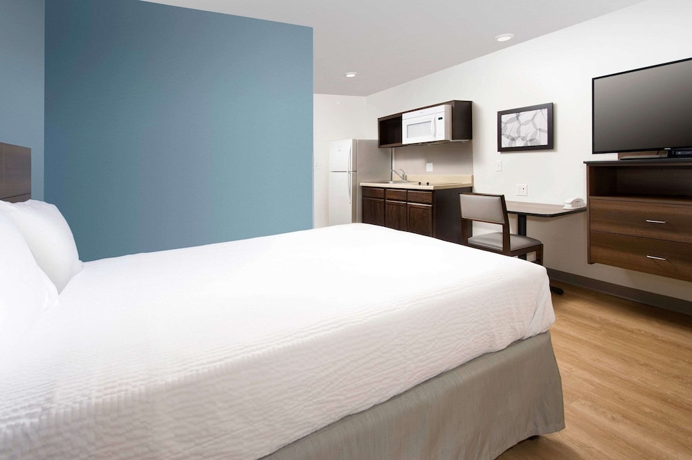 Standard Room, 1 Queen Bed, Non Smoking photo 3