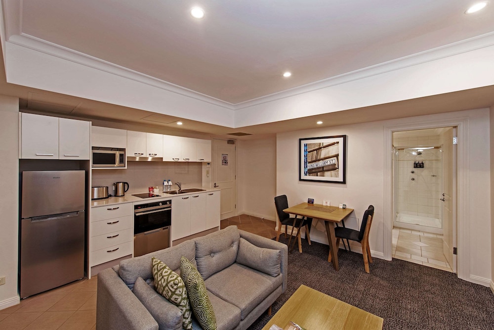 One Bedroom Spa Apartment - Photo 5