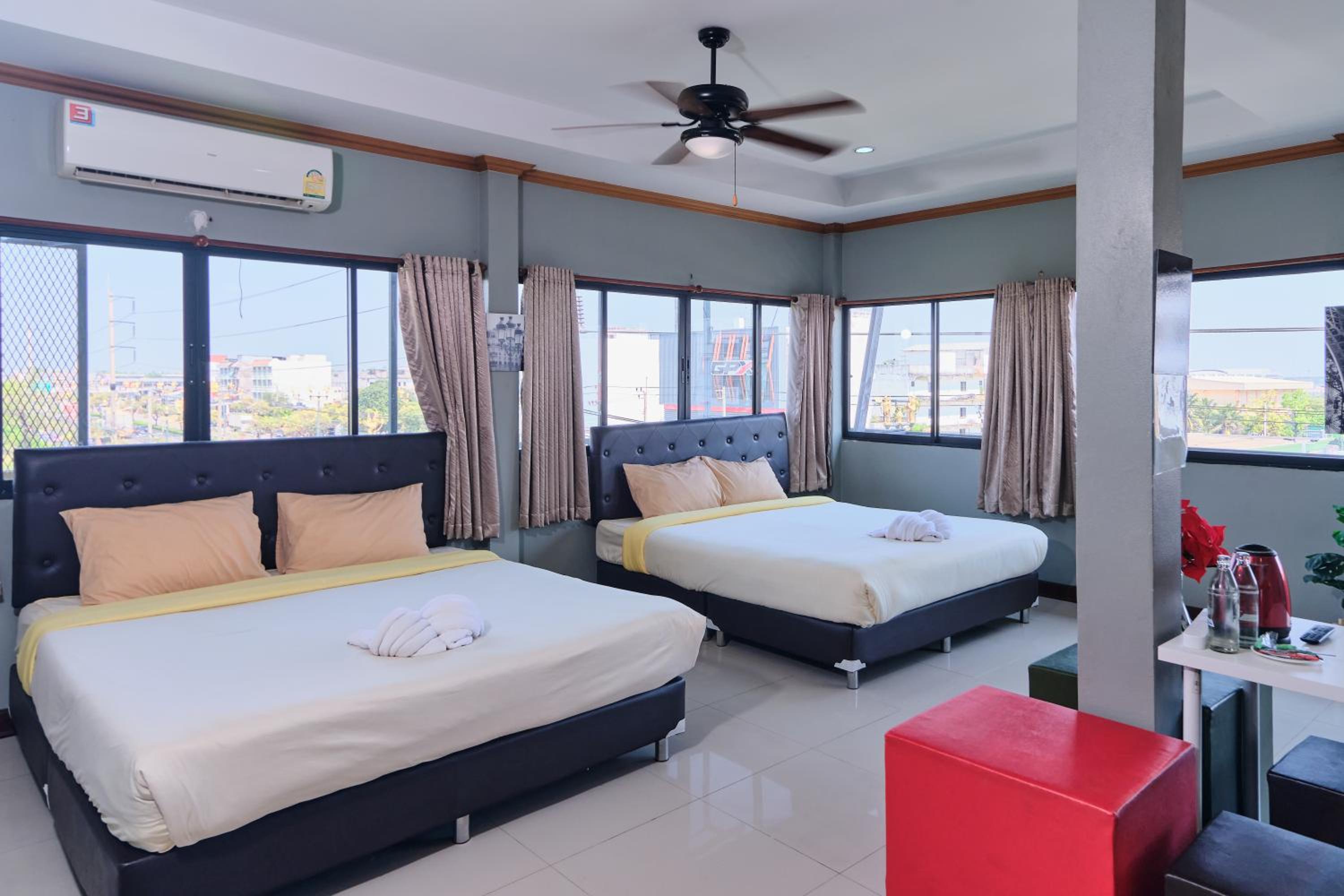 Deluxe Family Room - Photo 1