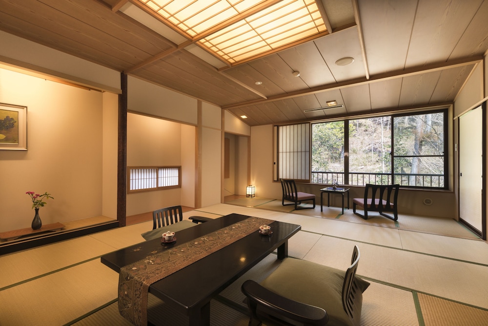 Standard Room, Non Smoking, Mountain View photo 3