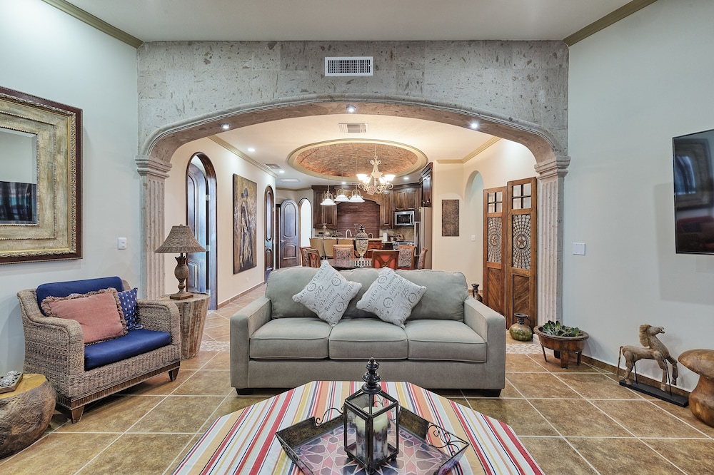 Deluxe Condo, 2 Bedrooms, Ocean View