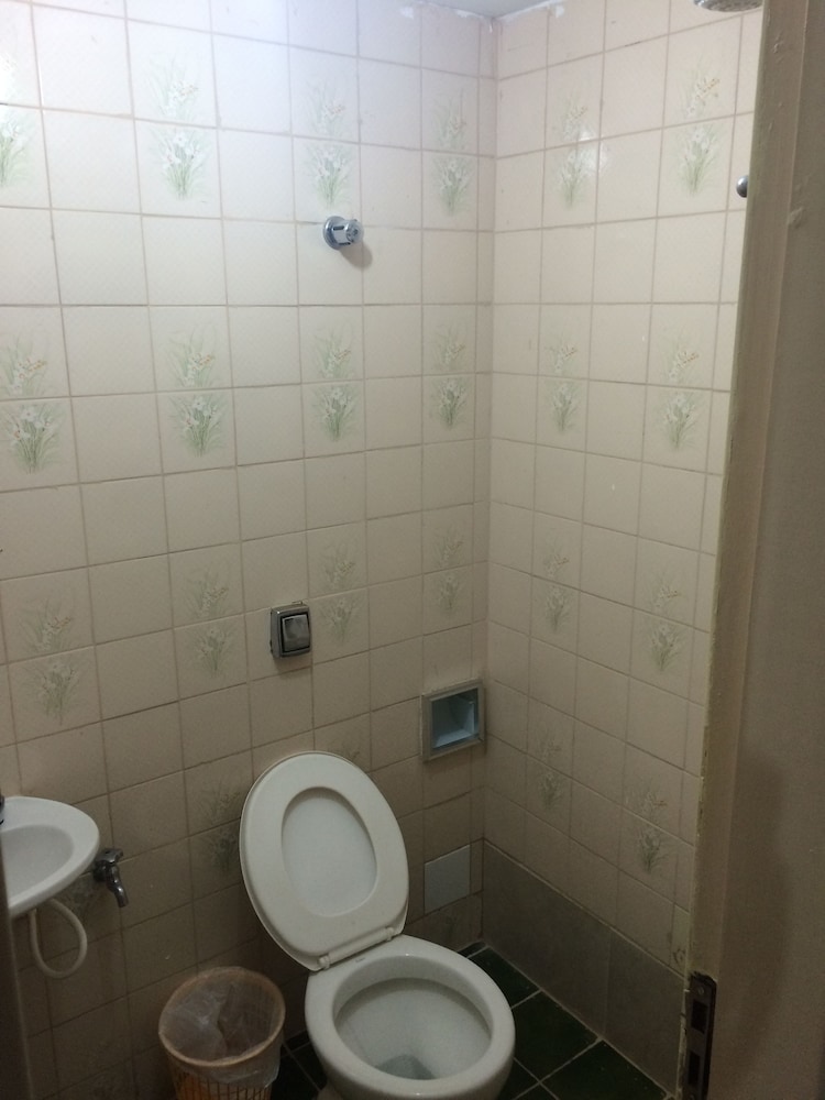 Suite, Private Bathroom (with Fan) photo 2