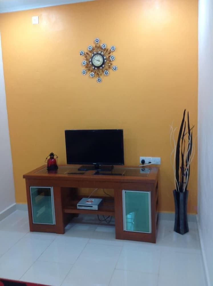 Family Room photo 3