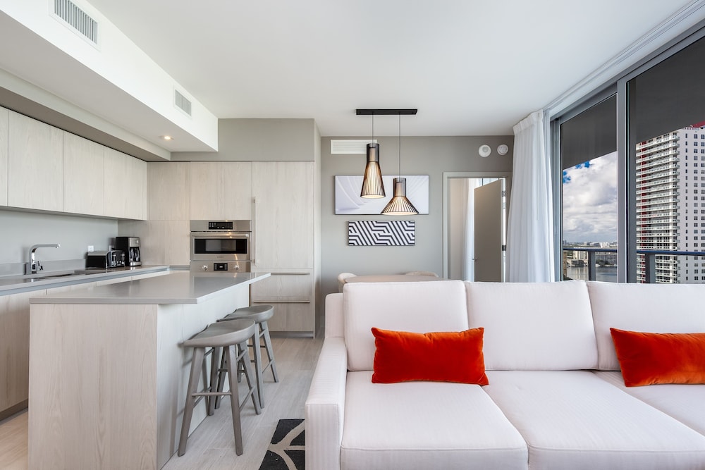 Luxury Suite, 3 Bedrooms, Kitchen, Bay View