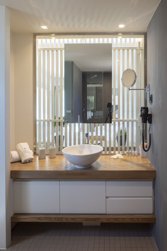 Superior Room, Jetted Tub, Garden Area - Photo 11