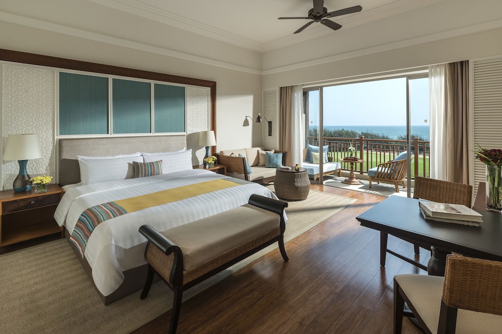 Premier Room, 1 King Bed (Ocean)