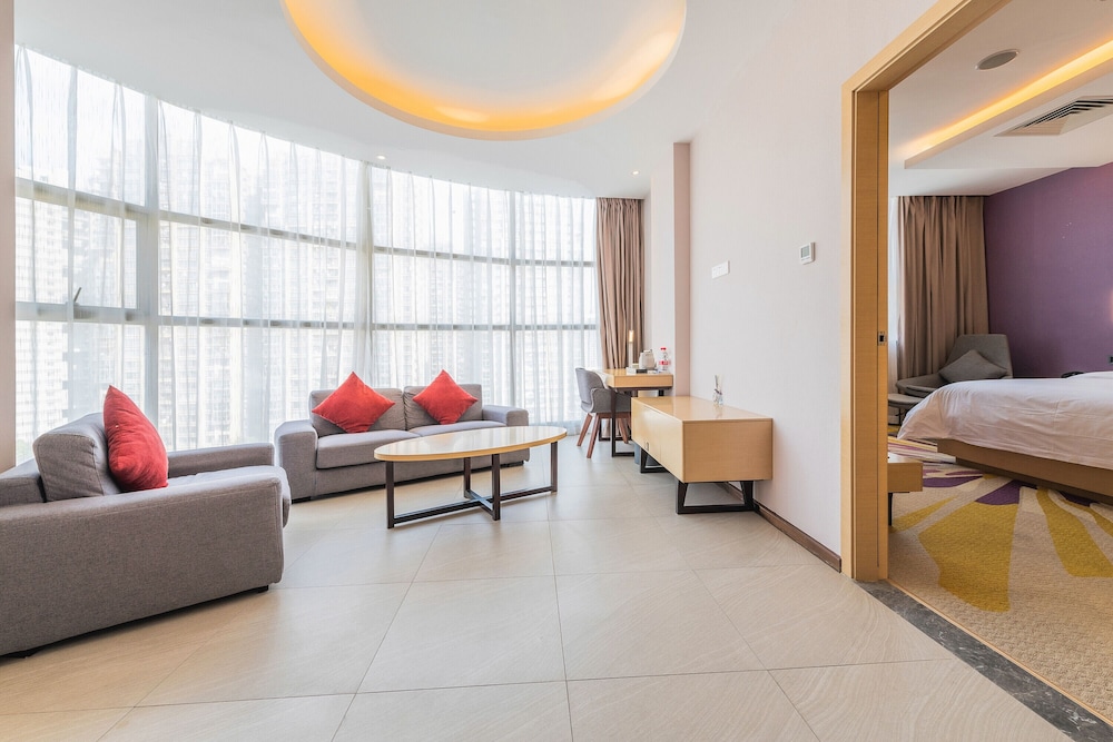Luxury Suite, City View