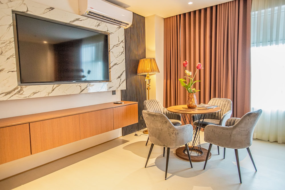 Executive Room, 1 King Bed - Photo 4