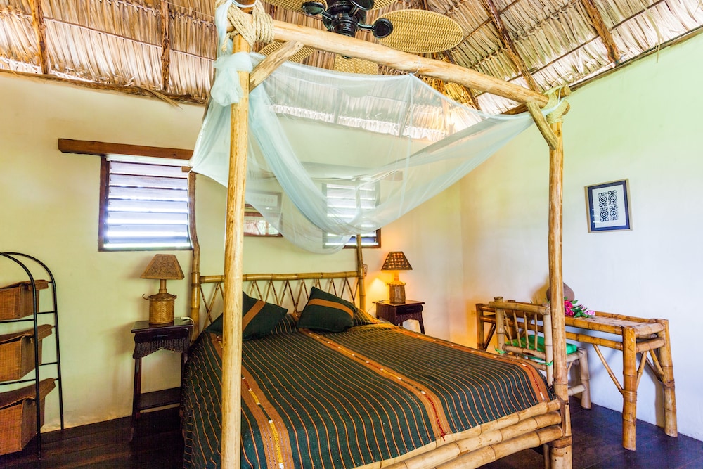 Deluxe Bungalow, 2 Bedroom Beach Front with A/C photo 2