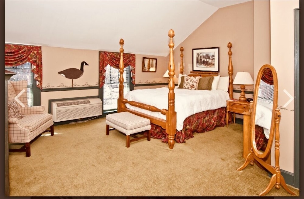 Deluxe Room, 1 Queen Bed photo 1