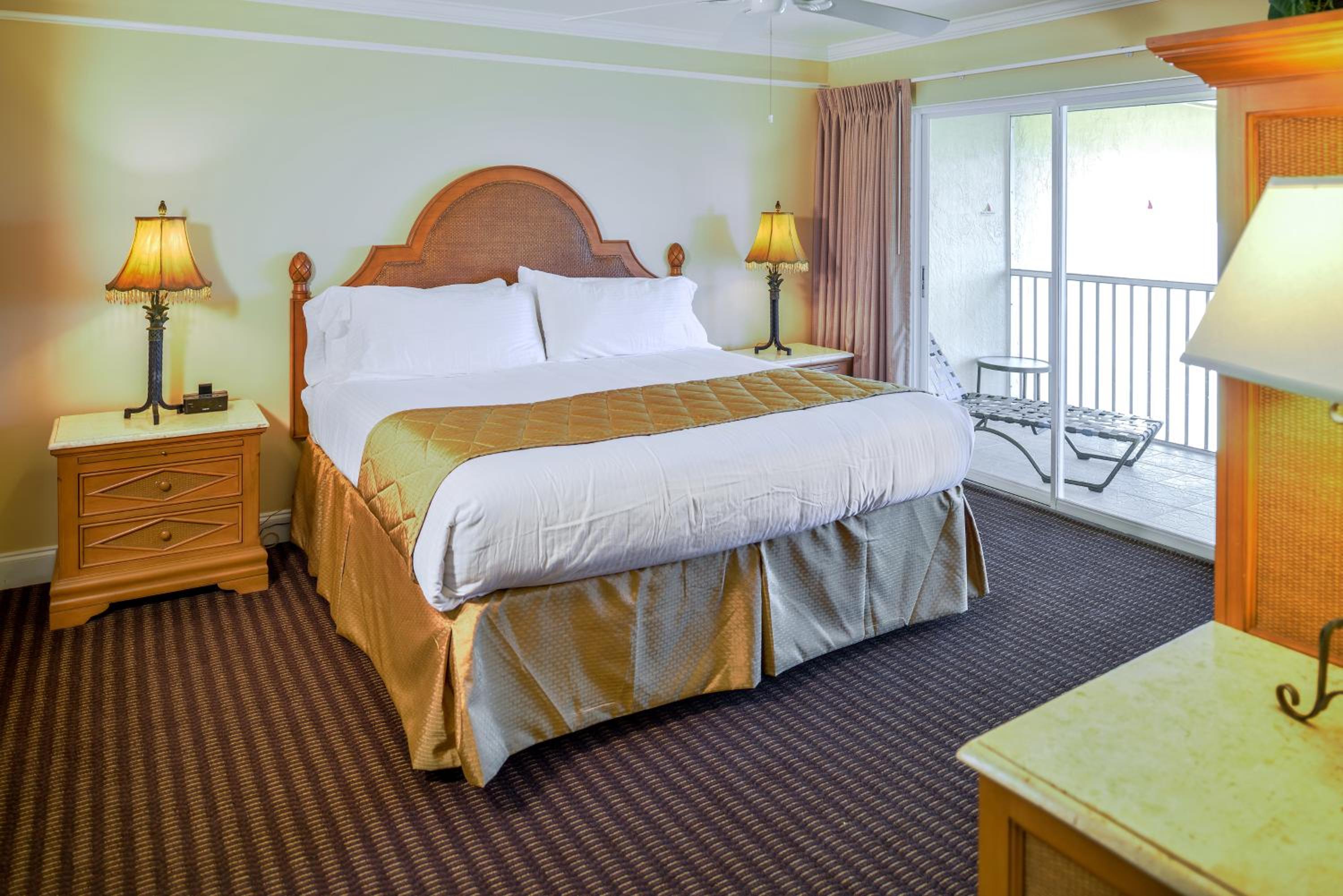 Two-Bedroom Suite with One King Bed and Two Twin Beds photo 1
