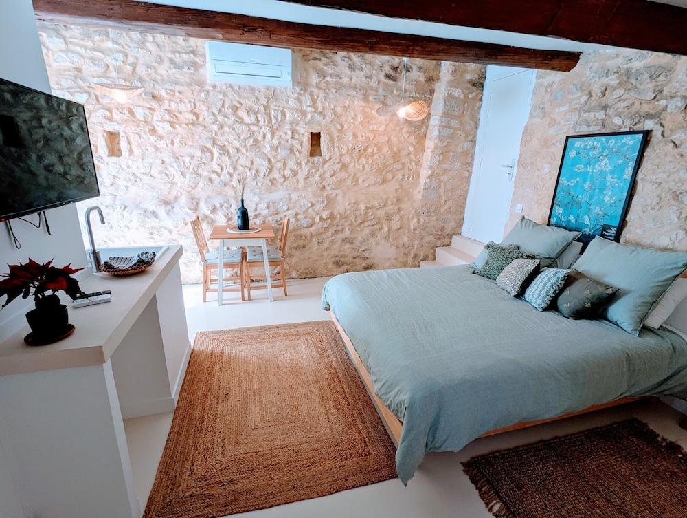 Superior Studio, Ensuite, Valley View