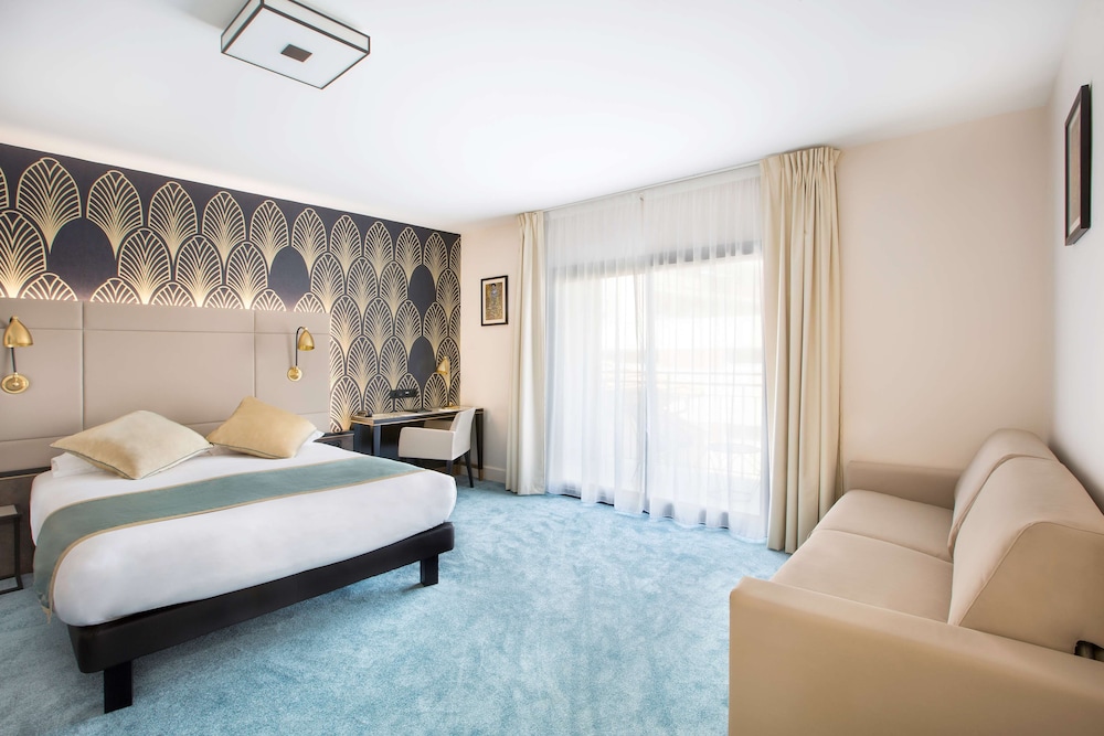 Family Room, 1 Queen Bed, Non Smoking, Kitchenette (with Sofabed) photo 2
