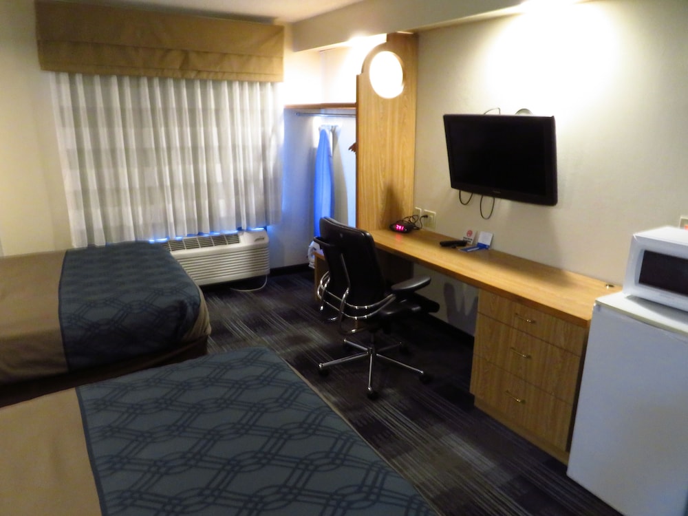 Standard Double Room, 2 Double Beds, Non Smoking - Photo 6