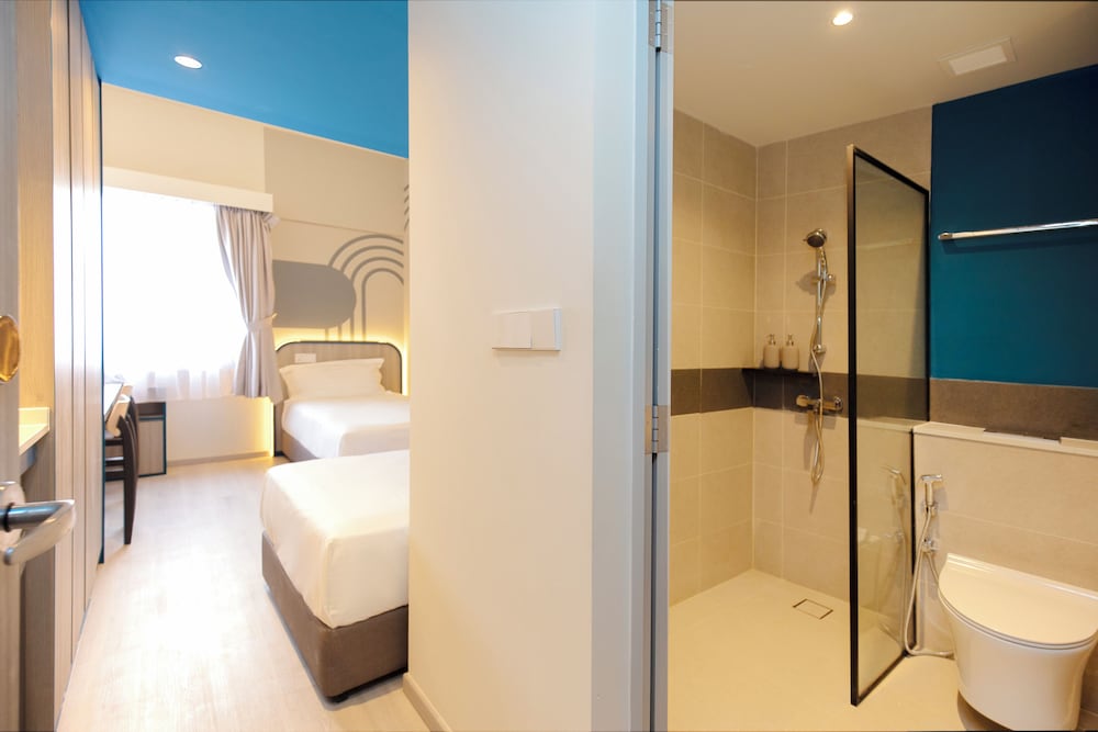 Deluxe Twin Room photo 3