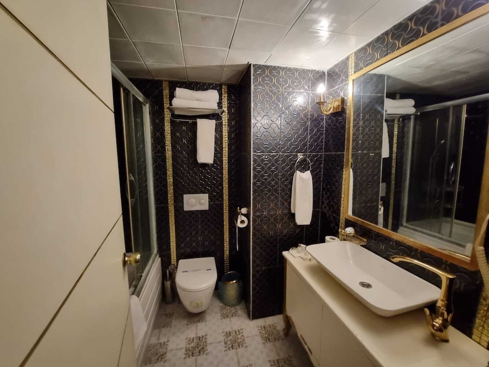 Deluxe Suite photo 2