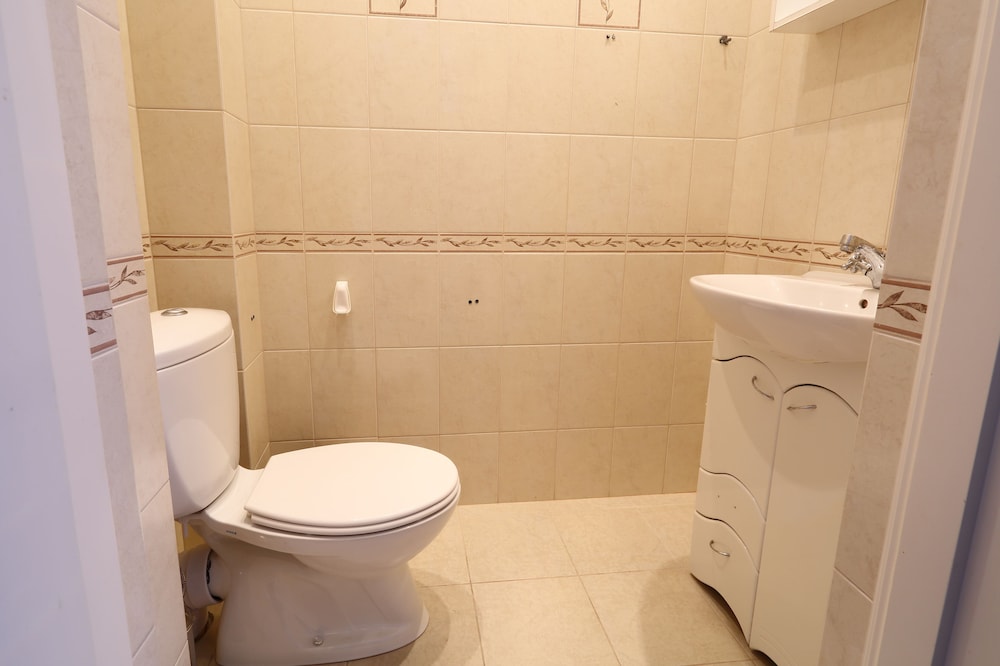 Basic Double Room, 1 Queen Bed, Shared Bathroom (№3-4) photo 3
