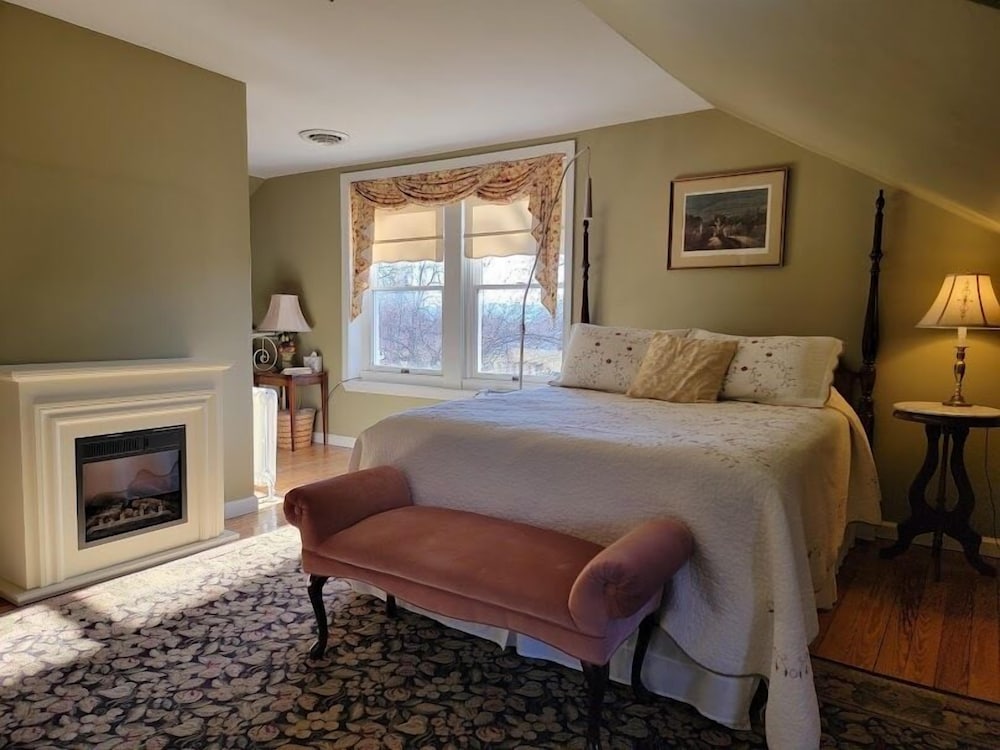 The Robin's Nest Suite photo 1