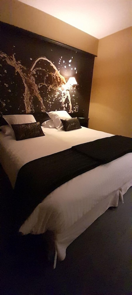 Junior Suite (with SAUNA access) photo 2