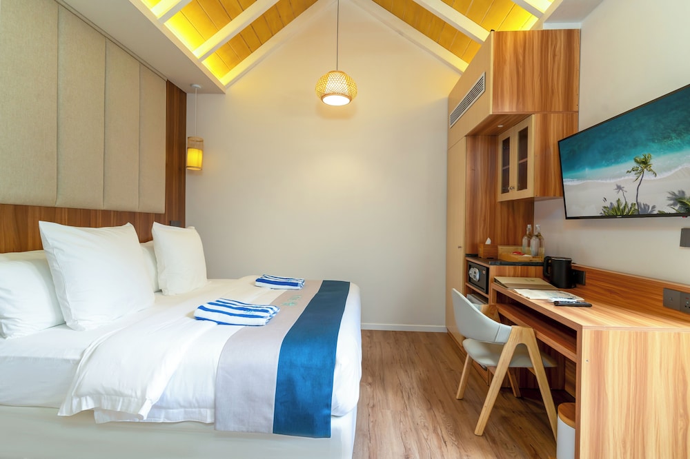 Deluxe Double or Twin Room with Pool Access