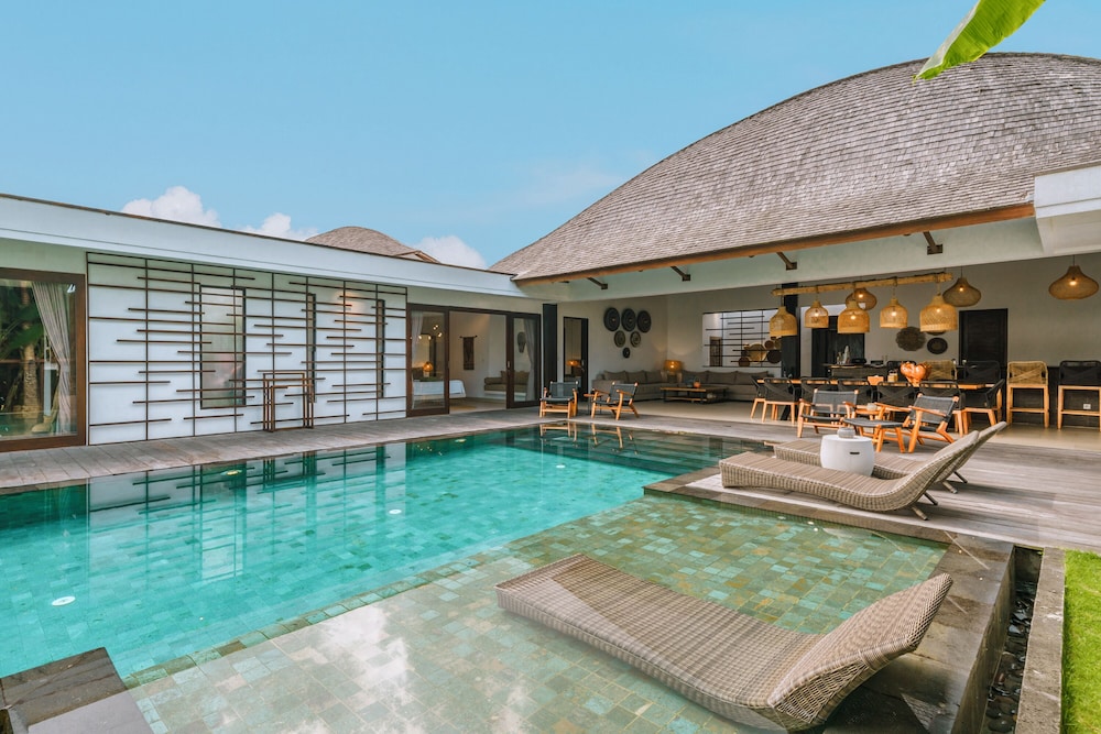 5 Bedroom Royal Pool Villa Paddy View