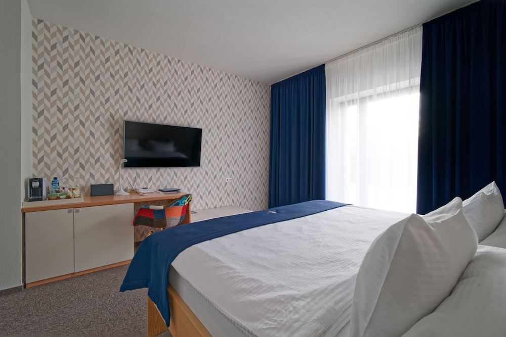 Deluxe Double or Twin Room, Accessible