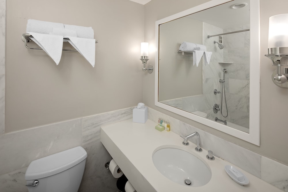 Signature Double Room, 2 Double Beds, Accessible - Photo 4