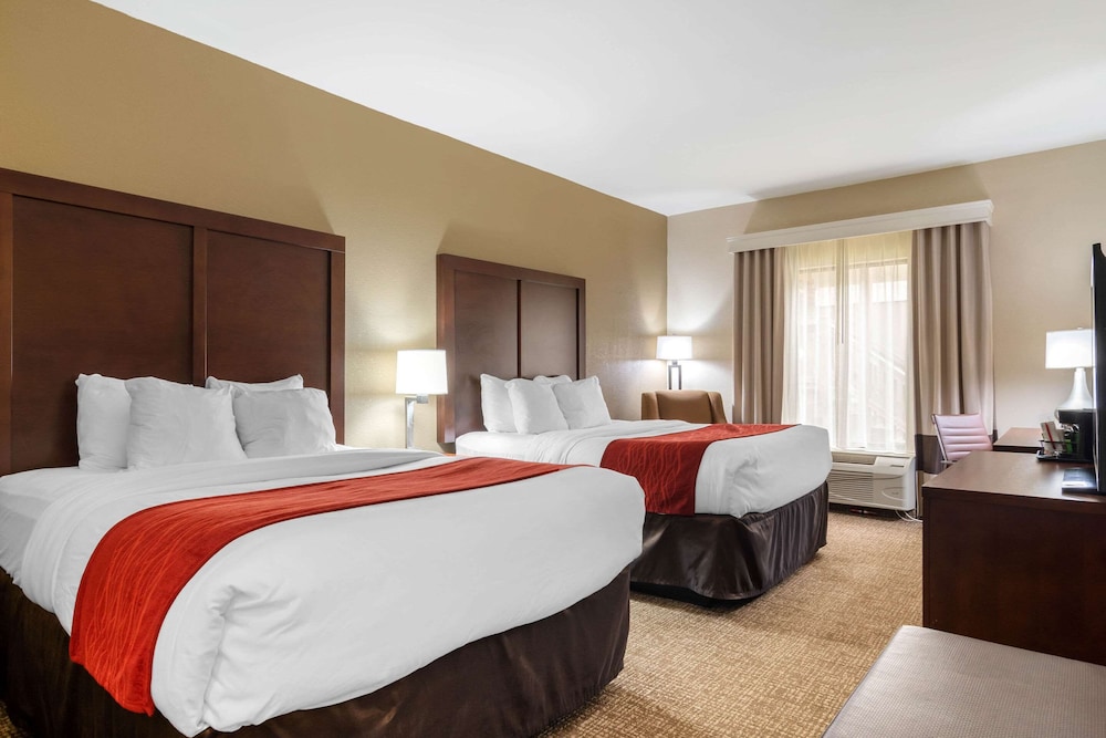 Standard Room, 2 Queen Beds, Non Smoking - Photo 1