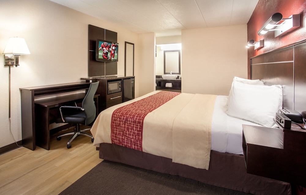 Superior Room, 1 King Bed, Accessible, Non Smoking - Photo 3