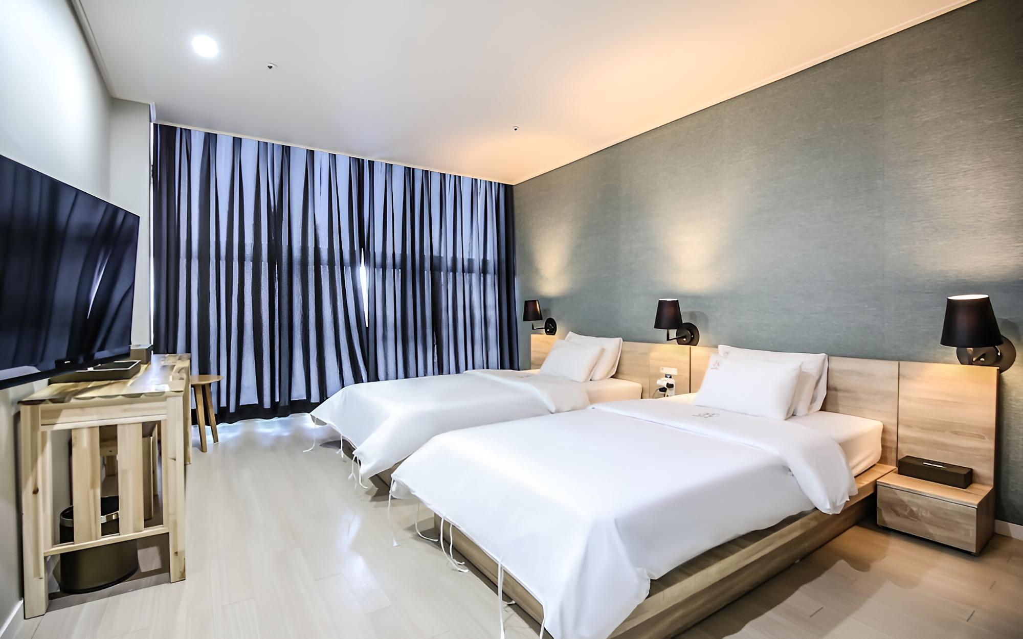 Room (Twin Room) - Photo 8