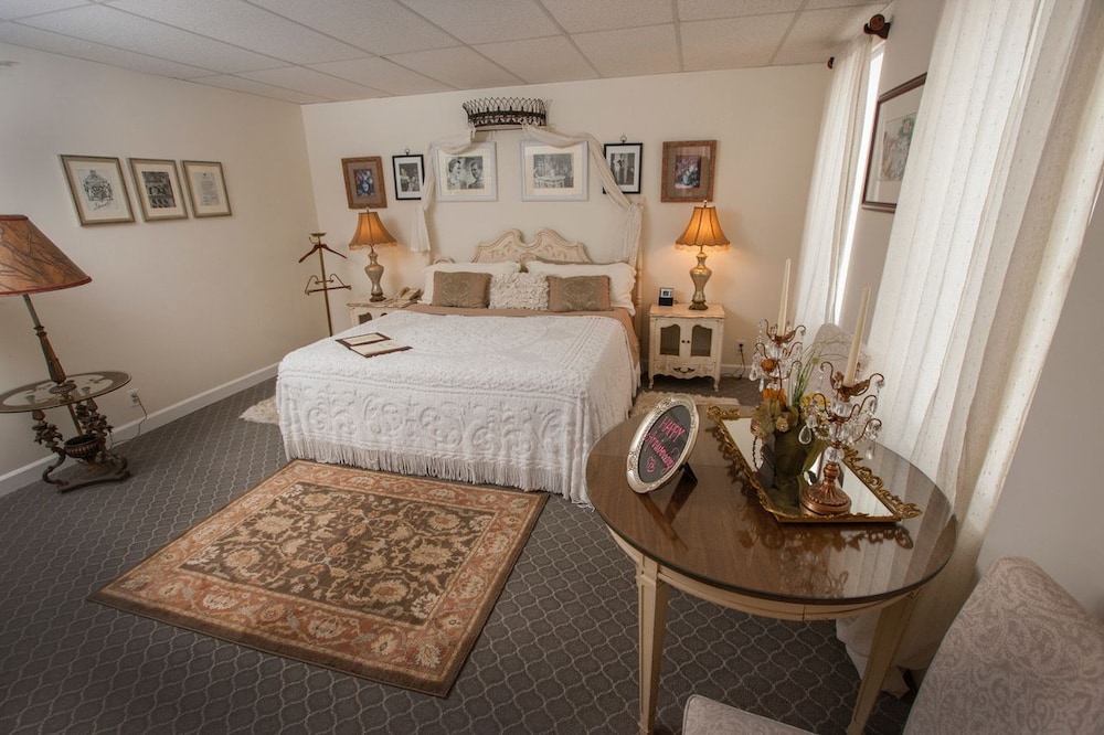 Royal Room, 1 King Bed, Non Smoking photo 1