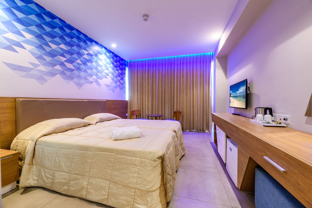 Deluxe Double or Twin Room photo 1