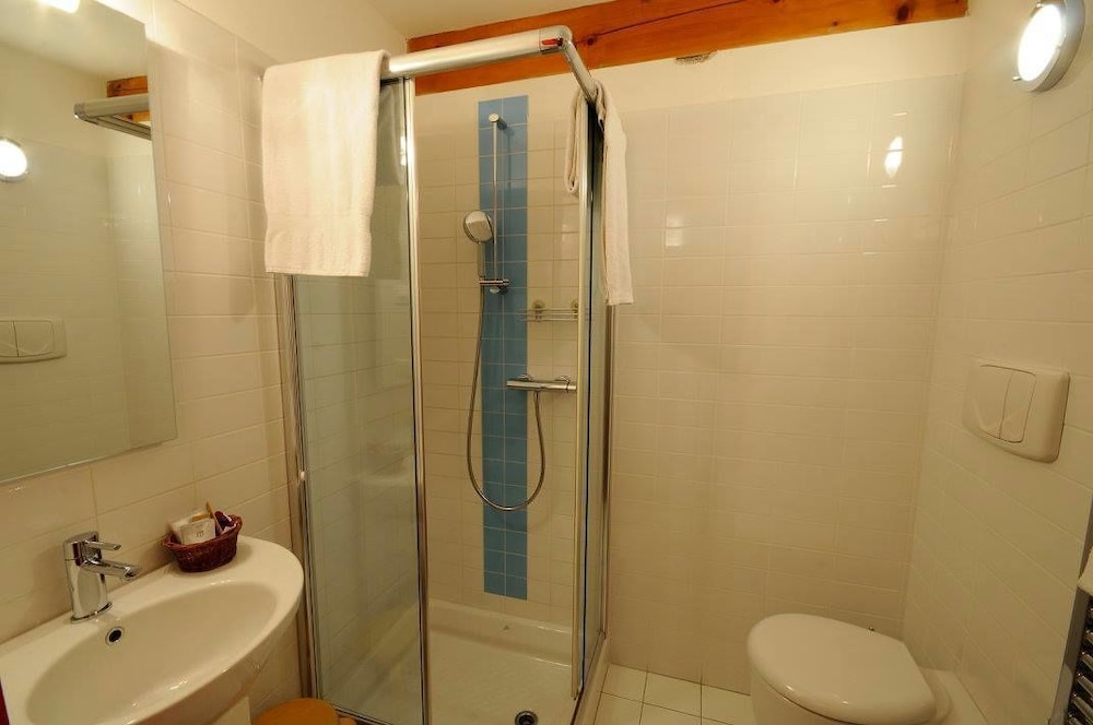 Double Room, Non Smoking (1) - Photo 2