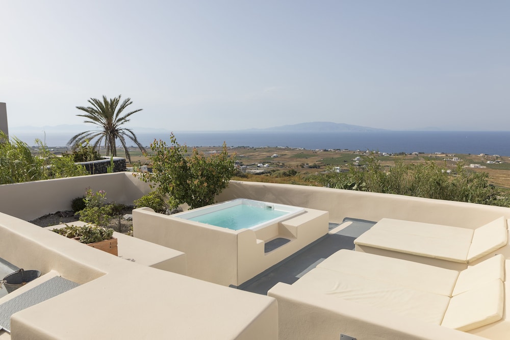 Sea View Apartment with outdoor hot tub - Photo 8