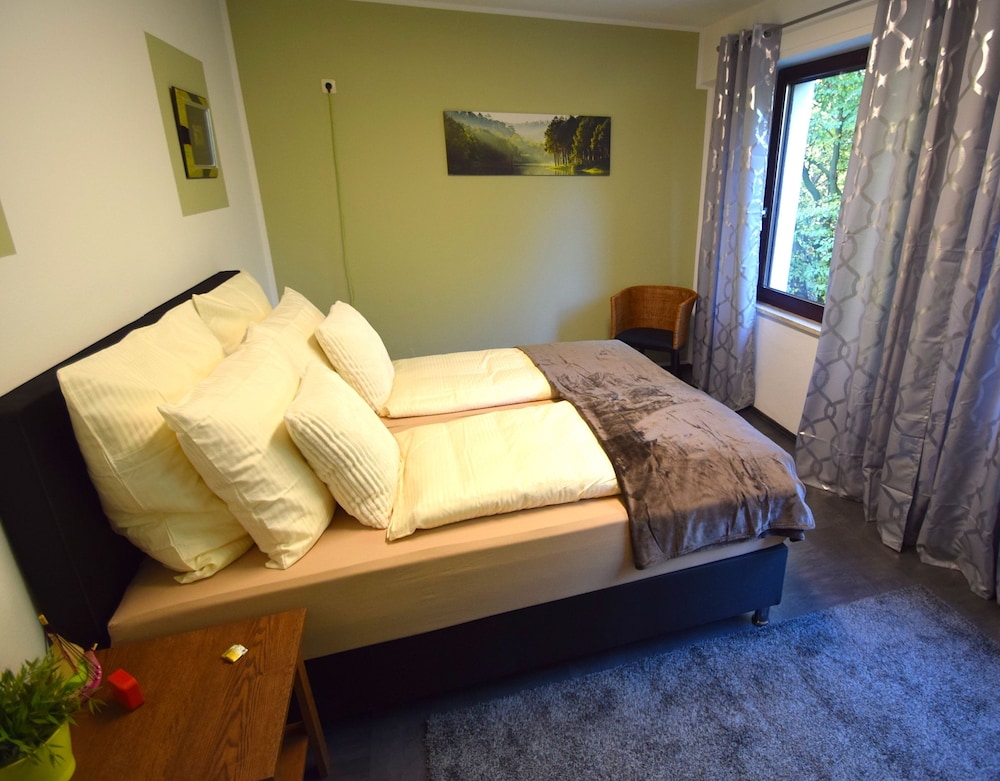 Grand Apartment, 3 Bedrooms, Non Smoking, Ground Floor photo 3