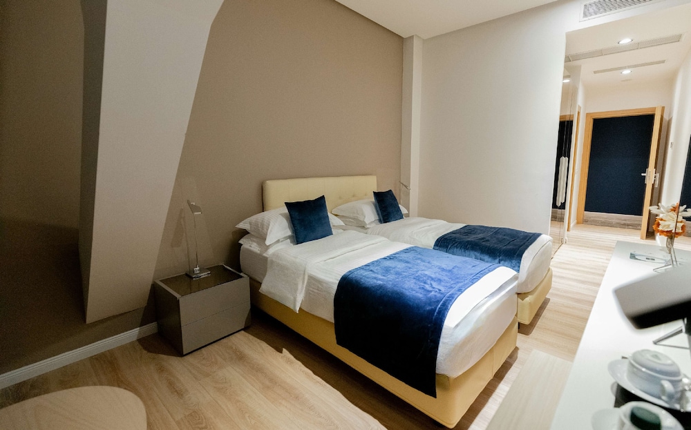 Comfort Room, 2 Twin Beds, Non Smoking photo 3