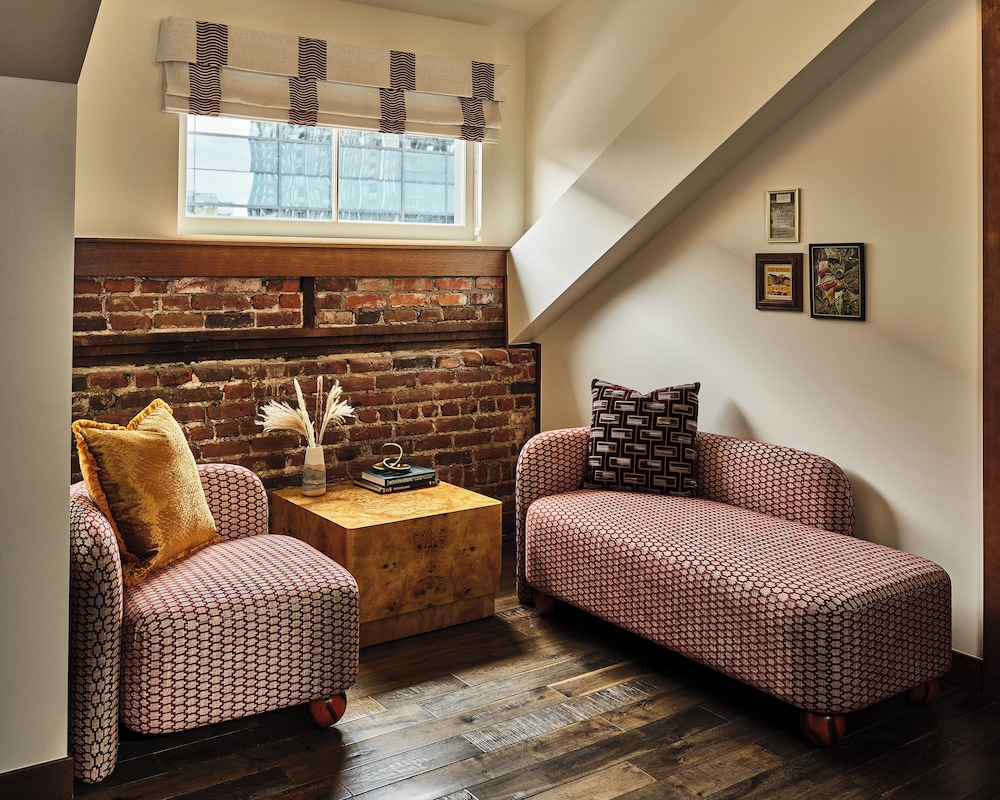 Room, 1 King Bed (Deluxe Loft)