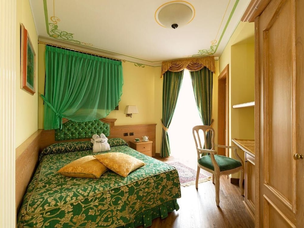 Classic Single Room