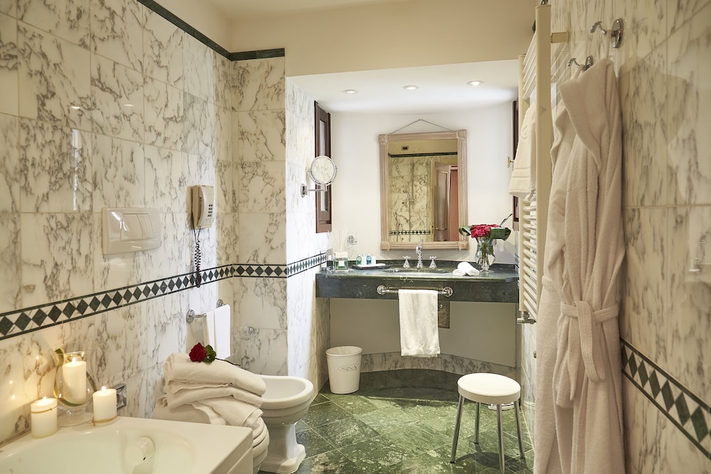Junior Suite, Jetted Tub photo 3