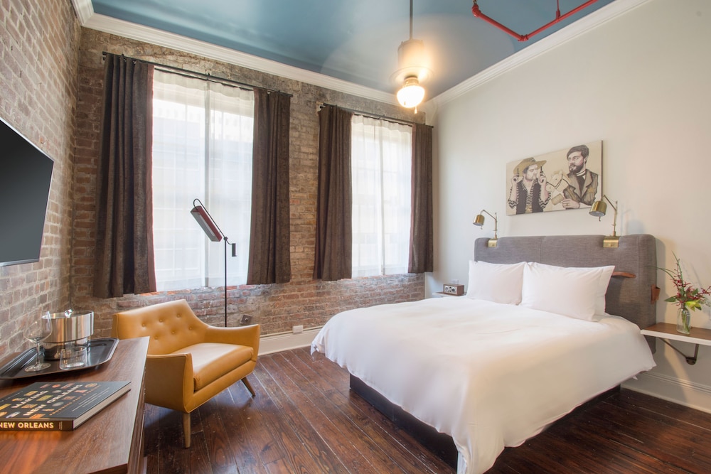 Premium Room, 1 King Bed - Photo 4