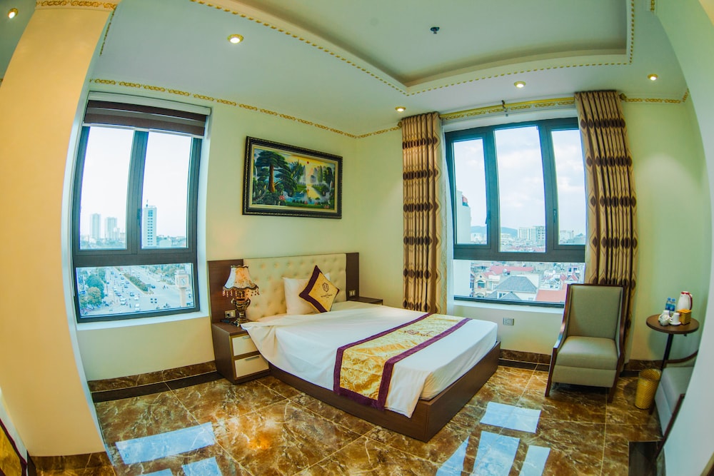 Superior Twin Room, 2 Queen Beds, City View, Corner photo 1