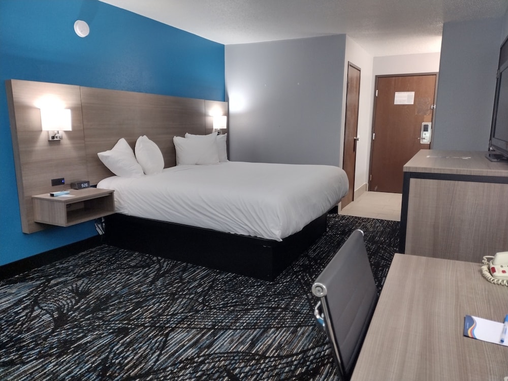 Room, 1 King Bed, Non Smoking - Photo 1