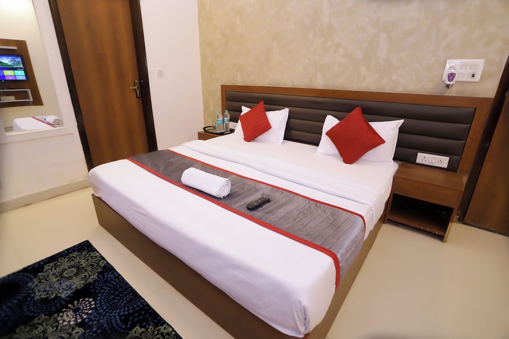 Deluxe Room - Photo 12