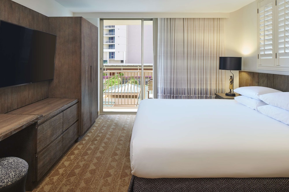 Suite, 1 Bedroom, Balcony, Pool View - Photo 5