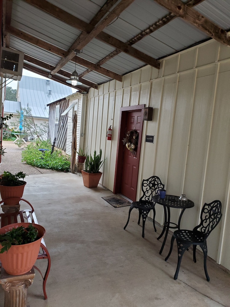 Deluxe Cabin (Texas Wildlife (ADA compliant))