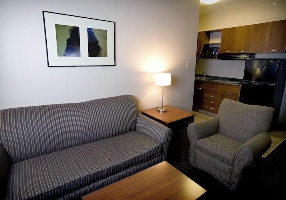 Family Room, Kitchenette