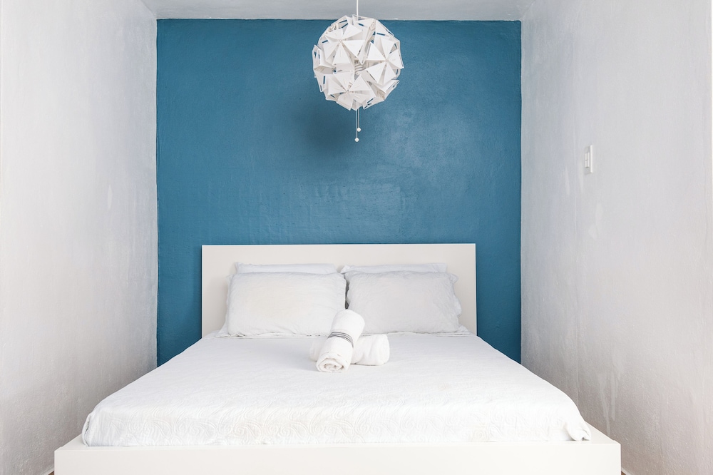 Signature Room, 2 Queen Beds, Pool Access, Garden View (Mar)