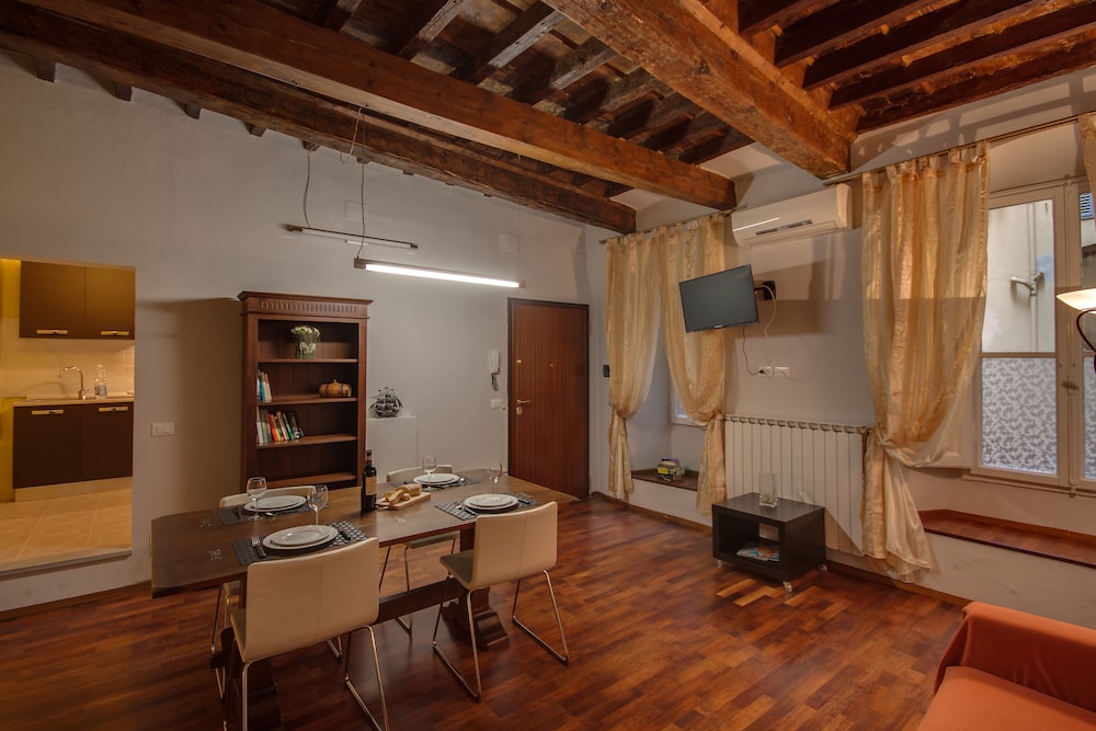 Apartment, 2 Bedrooms (Cerchi, Via dei Cerchi 7) photo 3